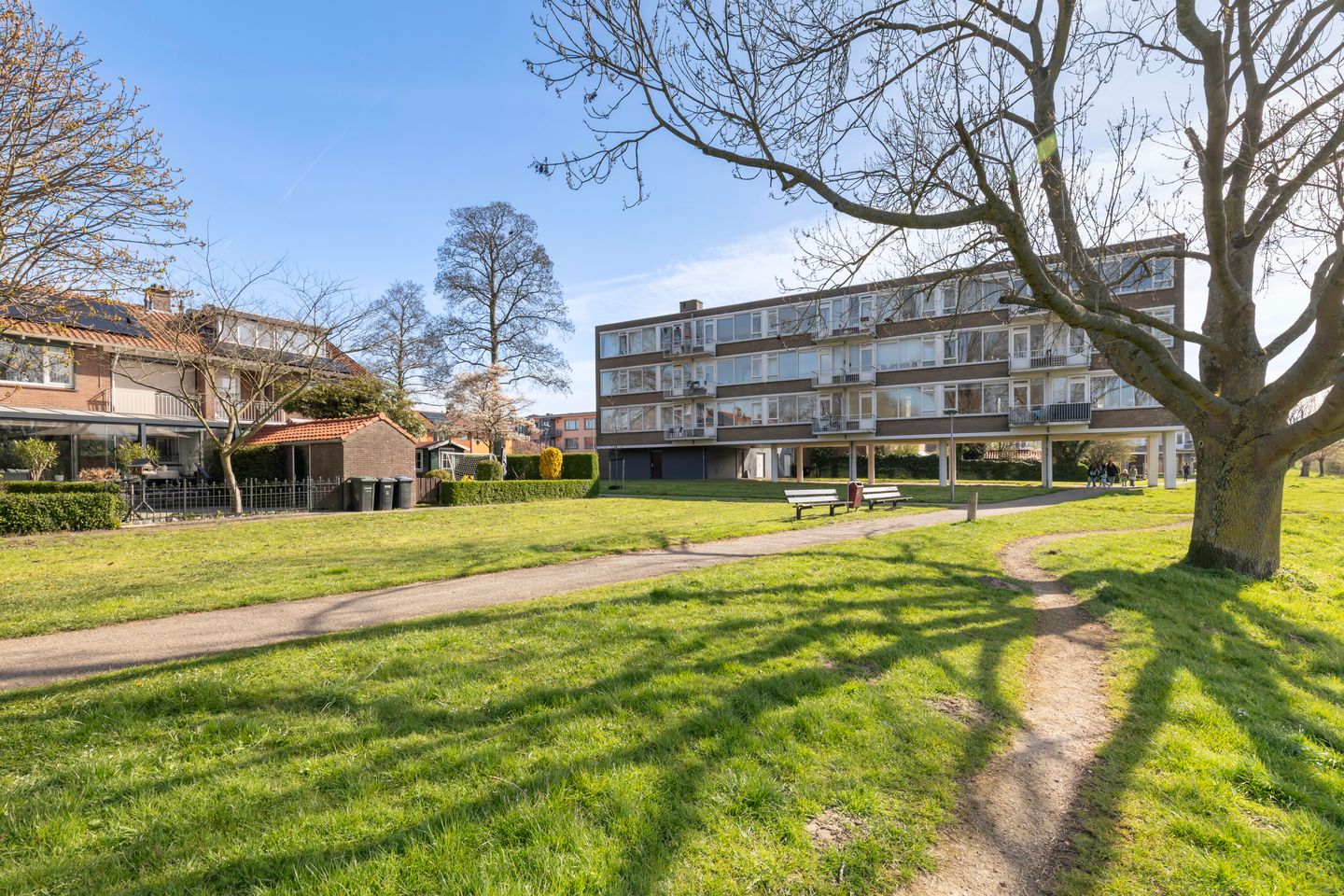 Corner Apartment with Water View and Renovation Potential in Dordrecht — 25