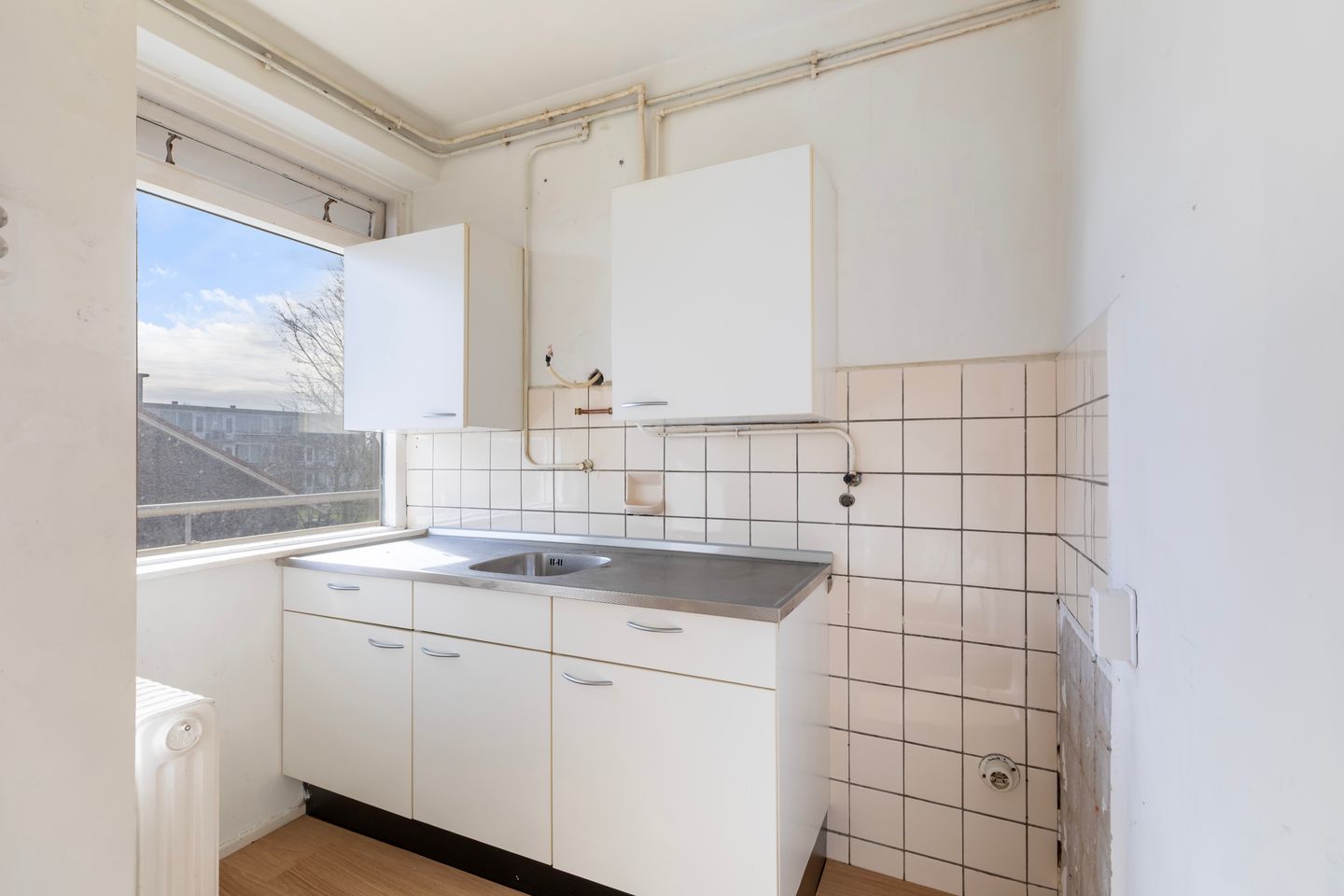 Corner Apartment with Water View and Renovation Potential in Dordrecht — 14
