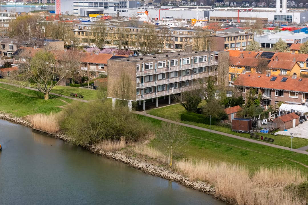 Corner Apartment with Water View and Renovation Potential in Dordrecht — 26