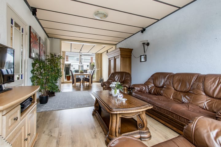 Photo 4 of Maarten Trompstraat 39