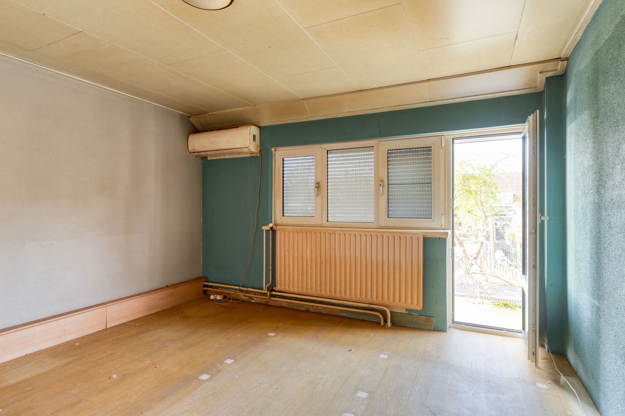 Corner House with Renovation Potential and Solar Panels in Family-Friendly Neighborhood — 12