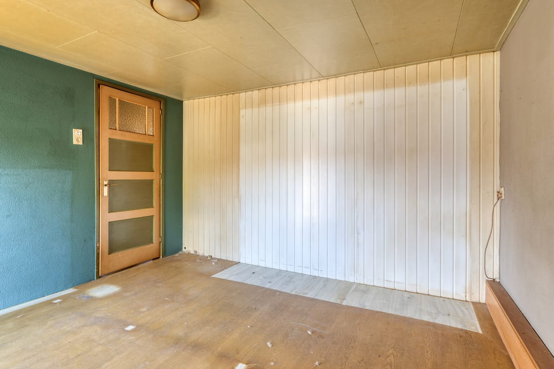 Corner House with Renovation Potential and Solar Panels in Family-Friendly Neighborhood — 13
