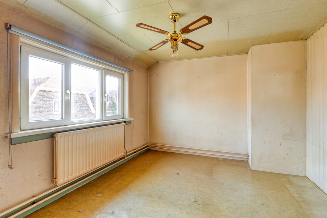 Corner House with Renovation Potential and Solar Panels in Family-Friendly Neighborhood — 17