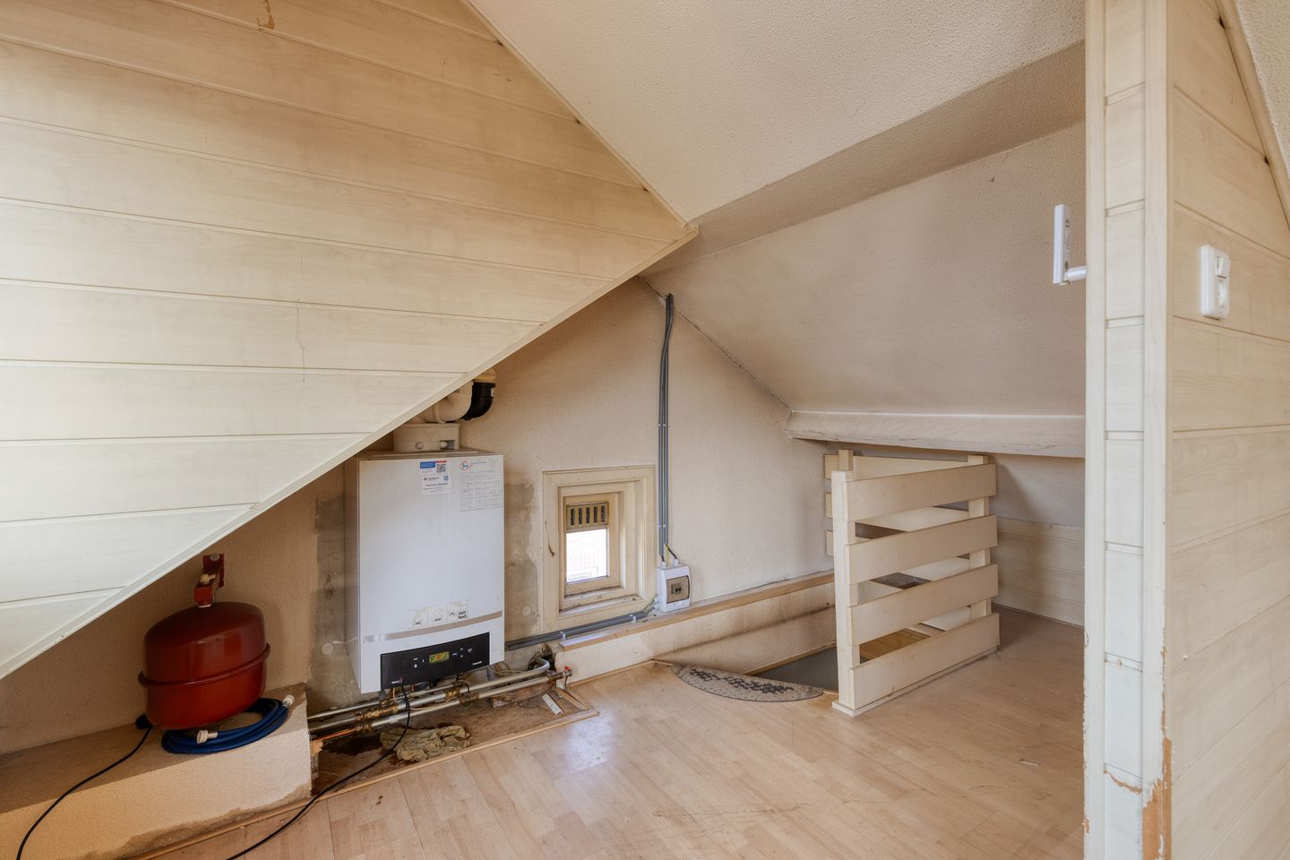 Corner House with Renovation Potential and Solar Panels in Family-Friendly Neighborhood — 19