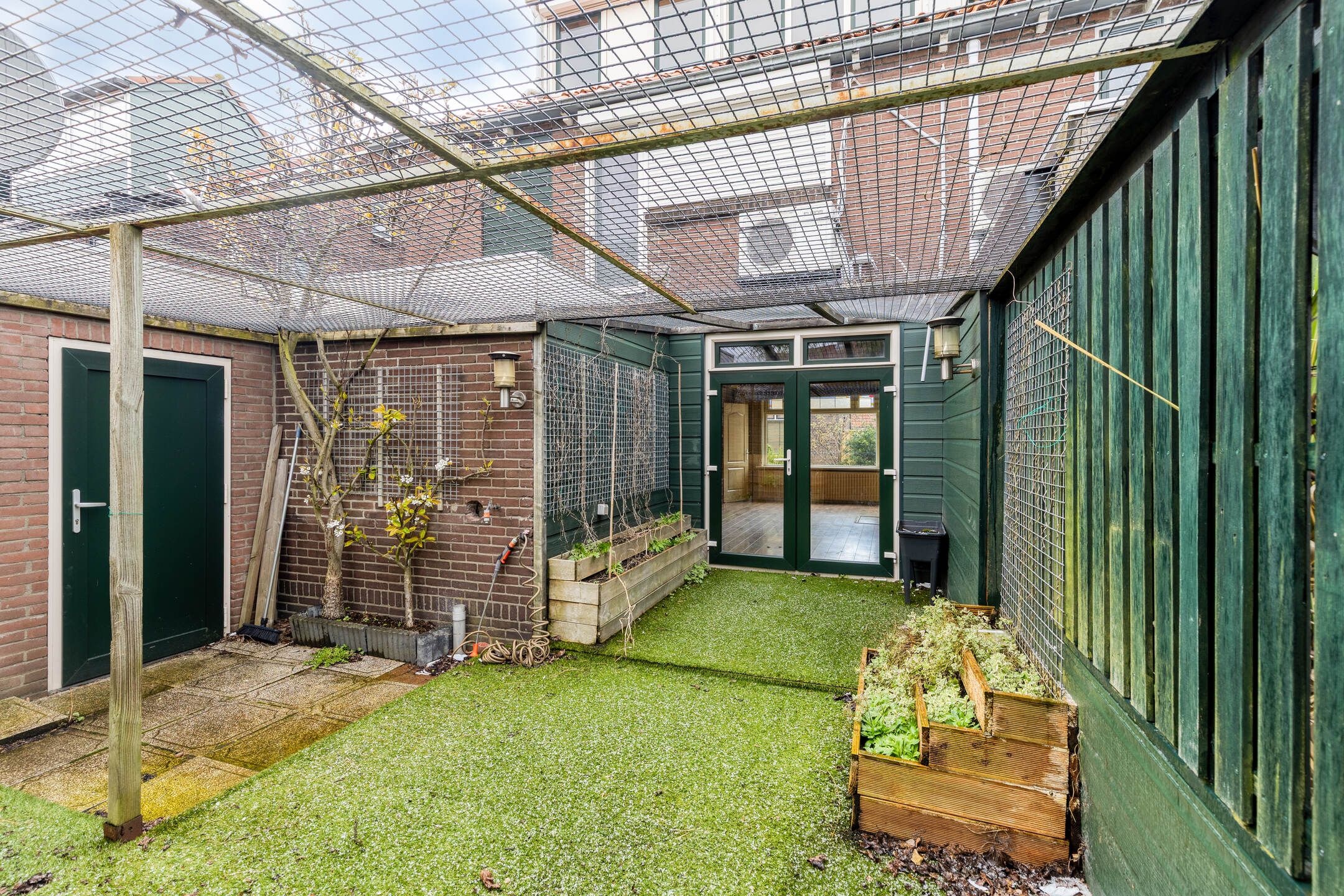 Corner House with Renovation Potential and Solar Panels in Family-Friendly Neighborhood — 21