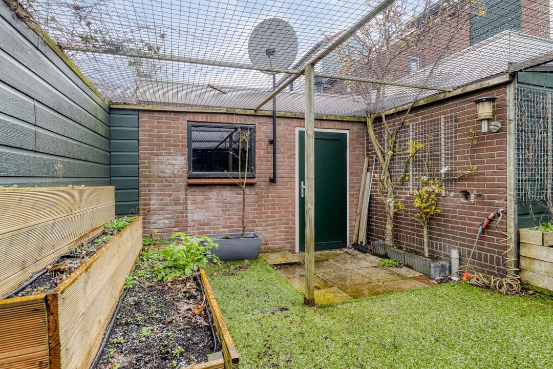 Corner House with Renovation Potential and Solar Panels in Family-Friendly Neighborhood — 22