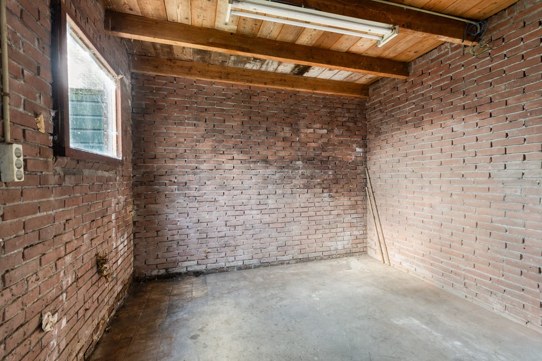 Corner House with Renovation Potential and Solar Panels in Family-Friendly Neighborhood — 23