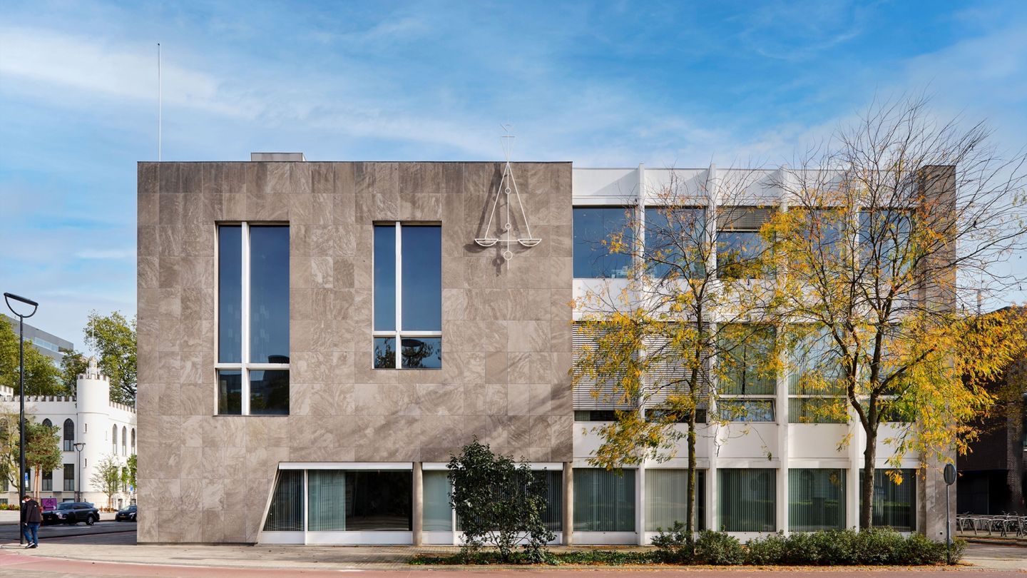 Bekijk foto 1 van Stadhuisplein 75