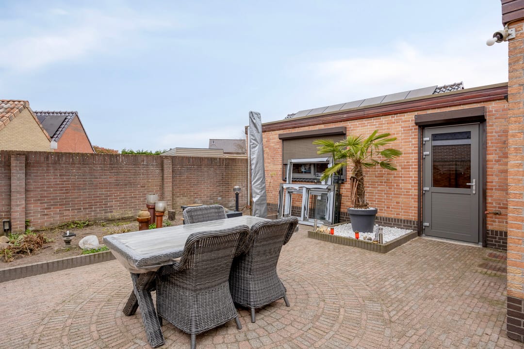 Detached Family Home with Garage and Spacious Garden in St. Willebrord — 32