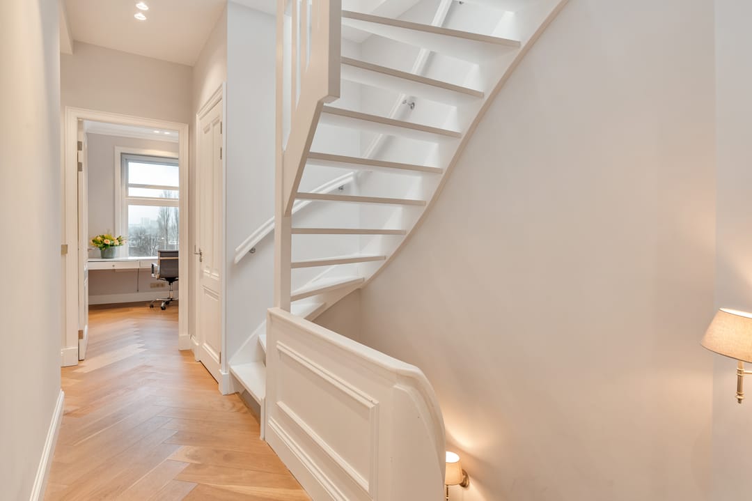 High-end Apartment with Sunny Rooftop Terrace Along the Amstel — 13