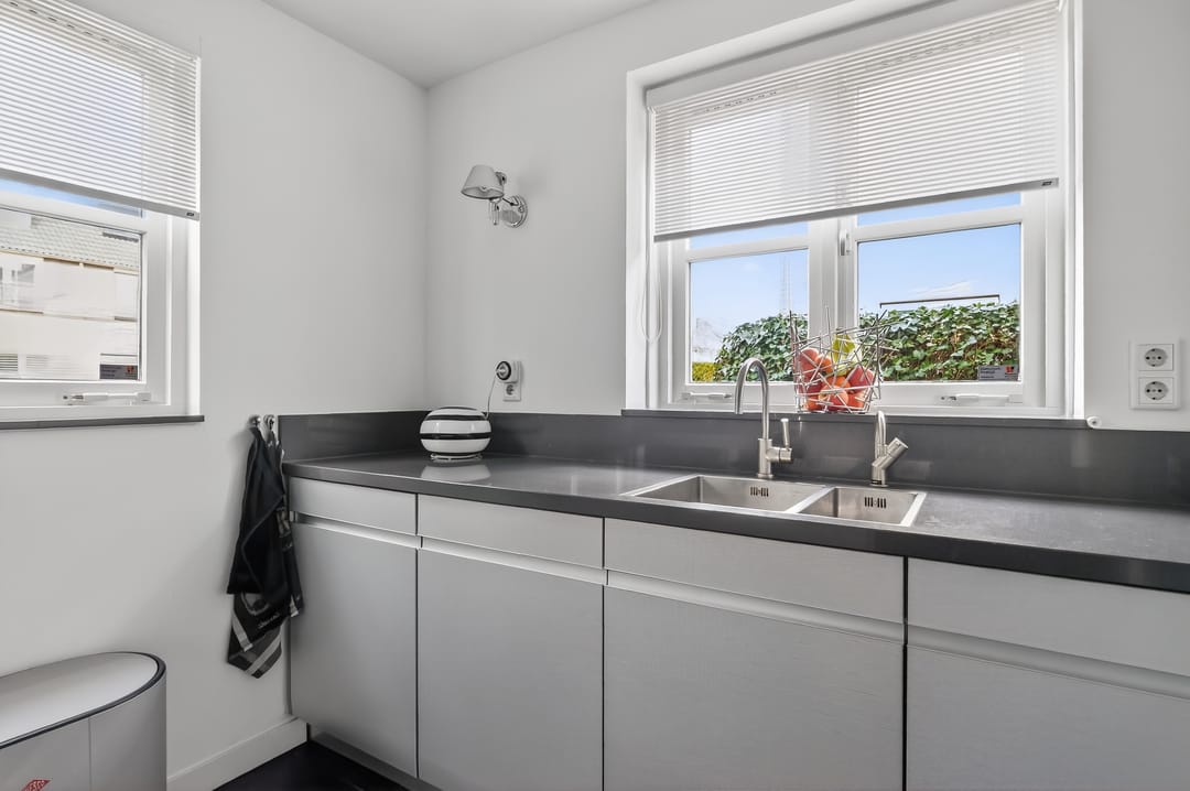 Exclusive semi-detached family home with waterfront location in Diemen-Noord — 13
