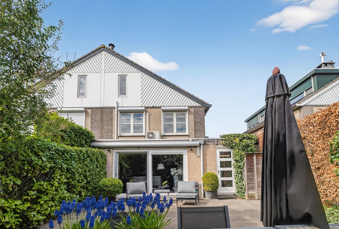 Exclusive semi-detached family home with waterfront location in Diemen-Noord — 16