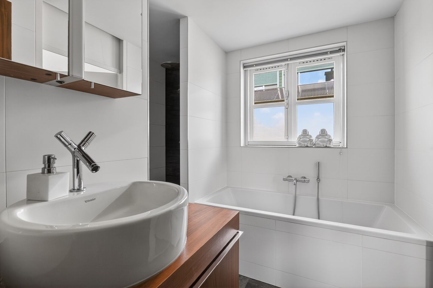 Exclusive semi-detached family home with waterfront location in Diemen-Noord — 29