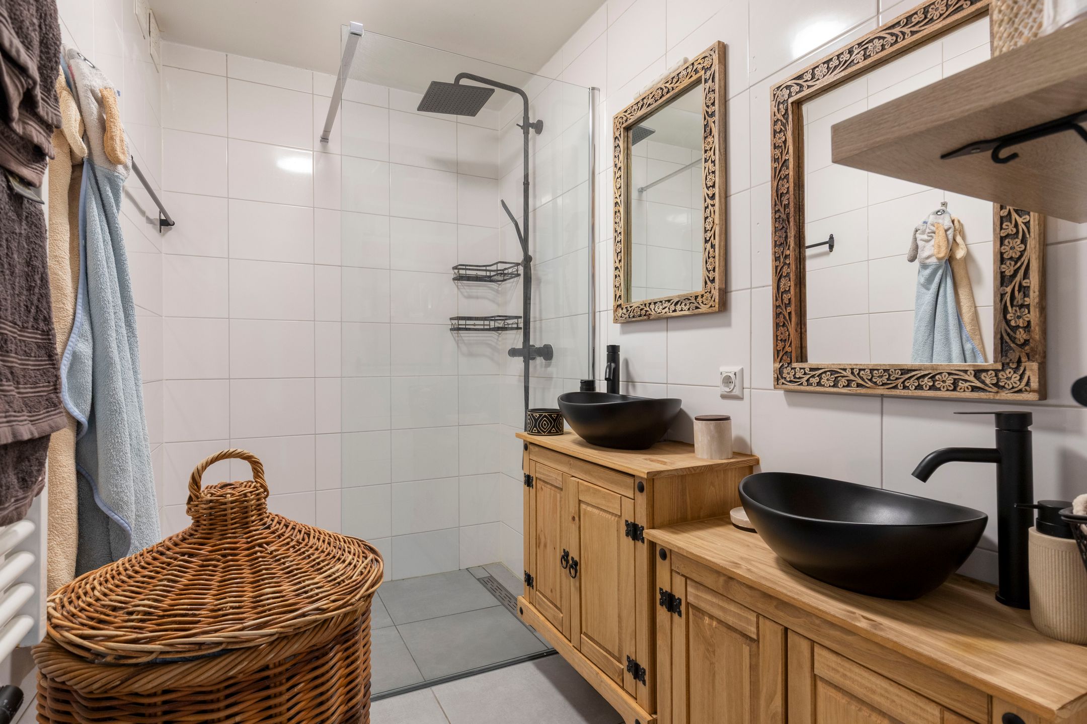 Spacious 5-Room Apartment with 4 Bedrooms and Balcony in Schiedam Spieringshoek — 18
