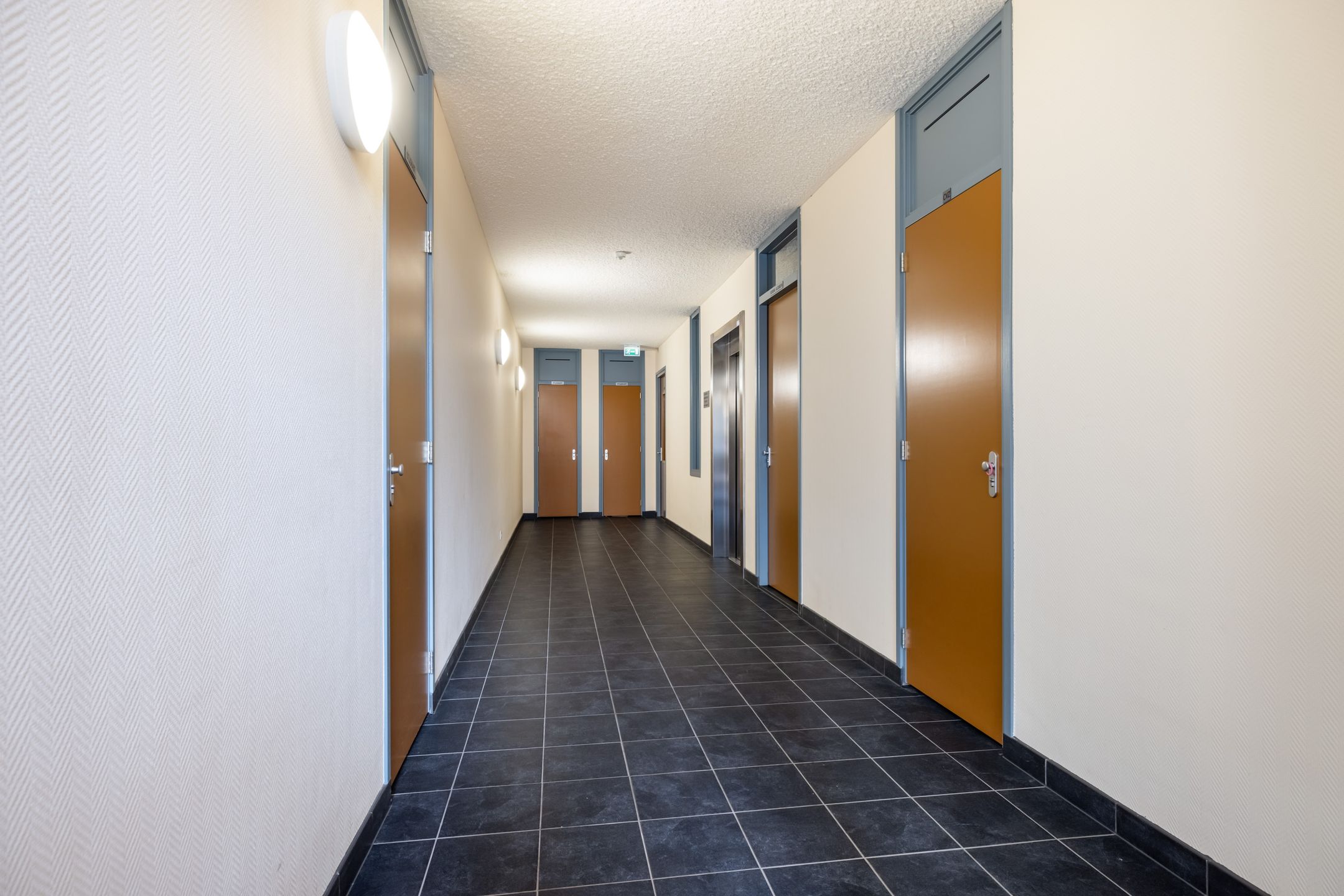 Foto 6 van Middenweg 9-T