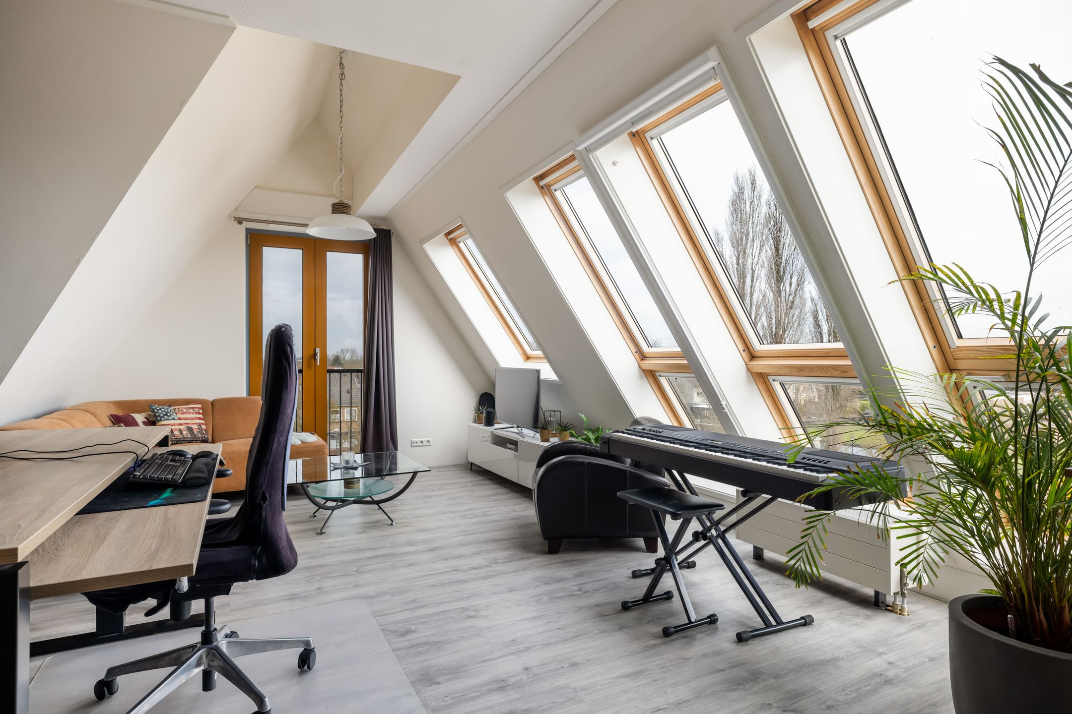 Foto 9 van Middenweg 9-T