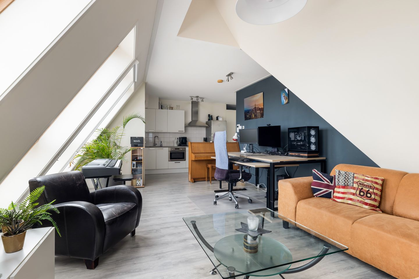 Foto 14 van Middenweg 9-T