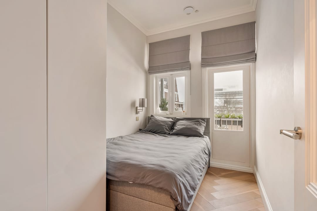 High-end Apartment with Sunny Rooftop Terrace Along the Amstel — 17