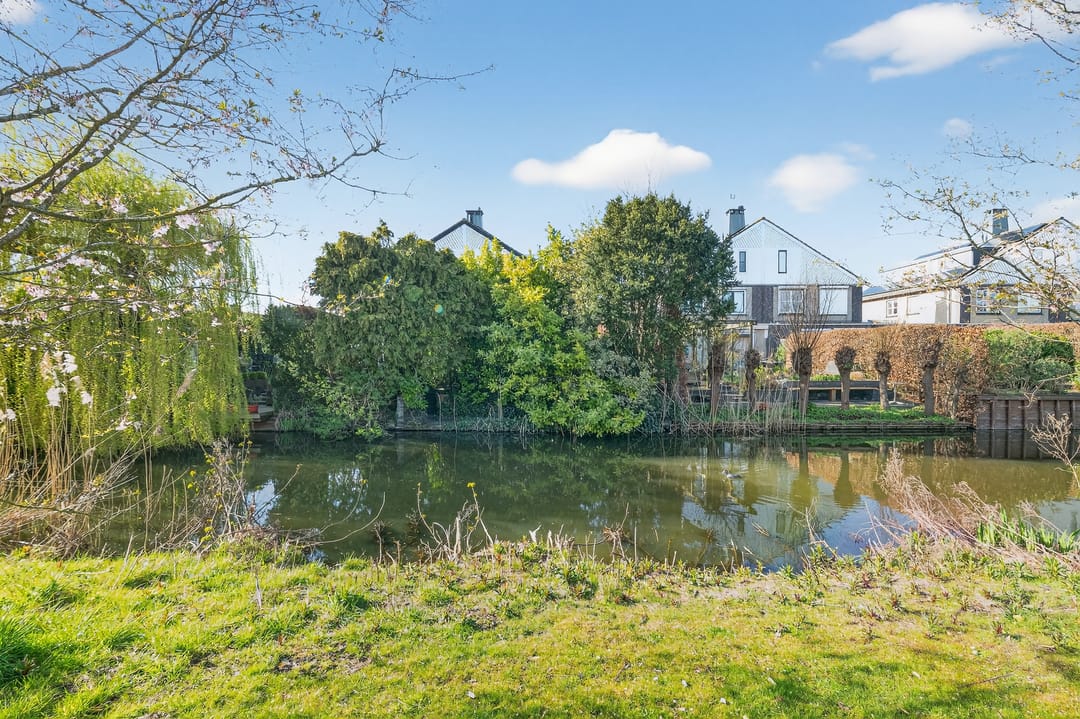 Exclusive semi-detached family home with waterfront location in Diemen-Noord — 46