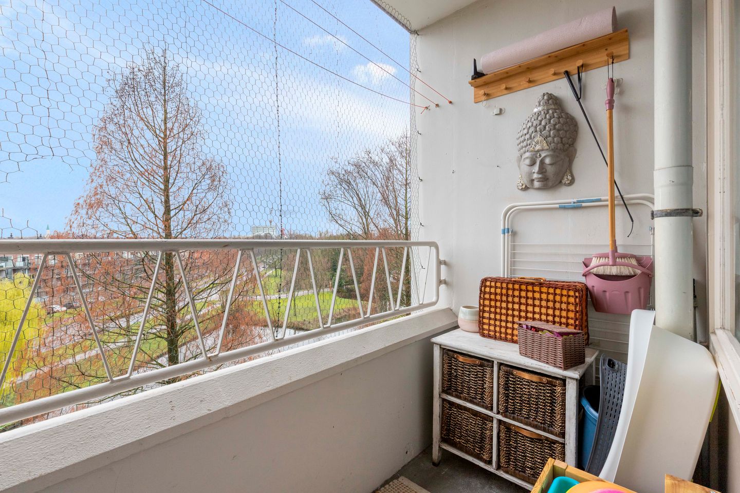 Spacious 5-Room Apartment with 4 Bedrooms and Balcony in Schiedam Spieringshoek — 20