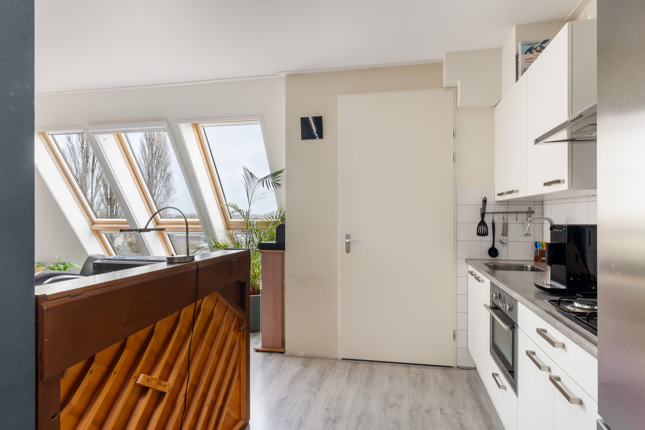 Foto 18 van Middenweg 9-T