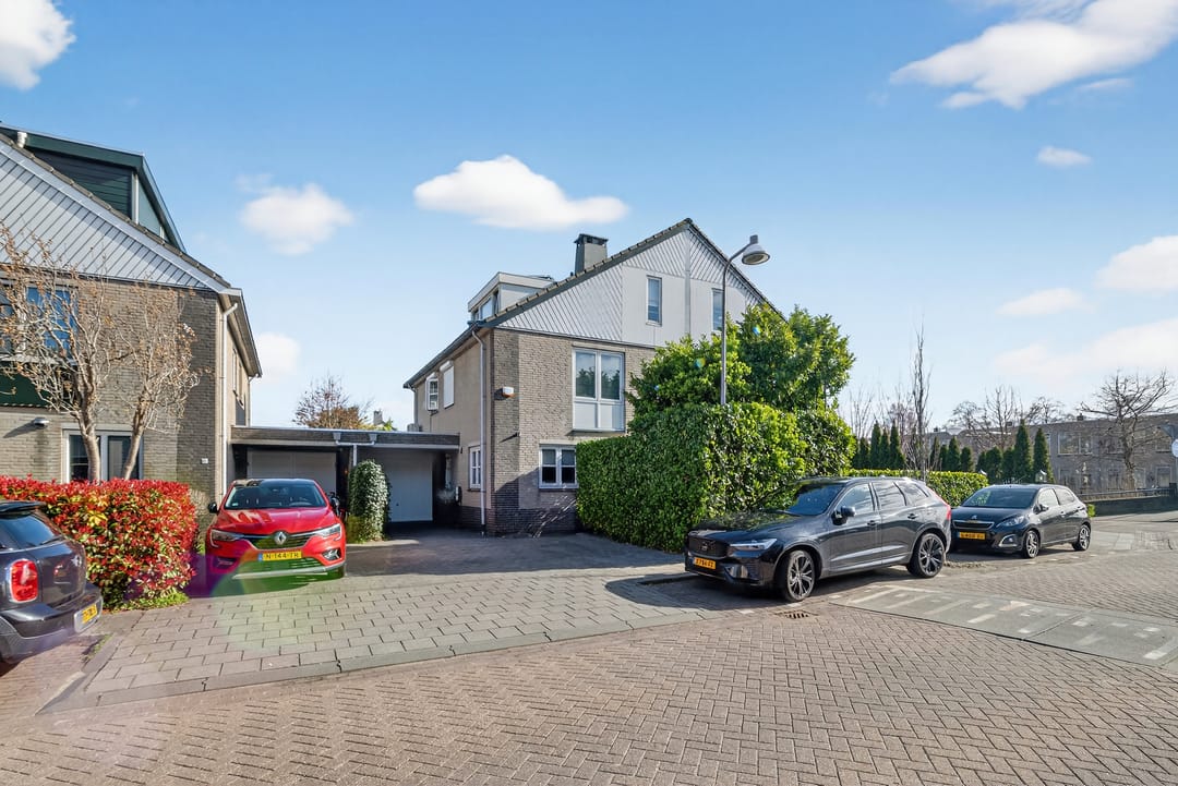 Exclusive semi-detached family home with waterfront location in Diemen-Noord — 43