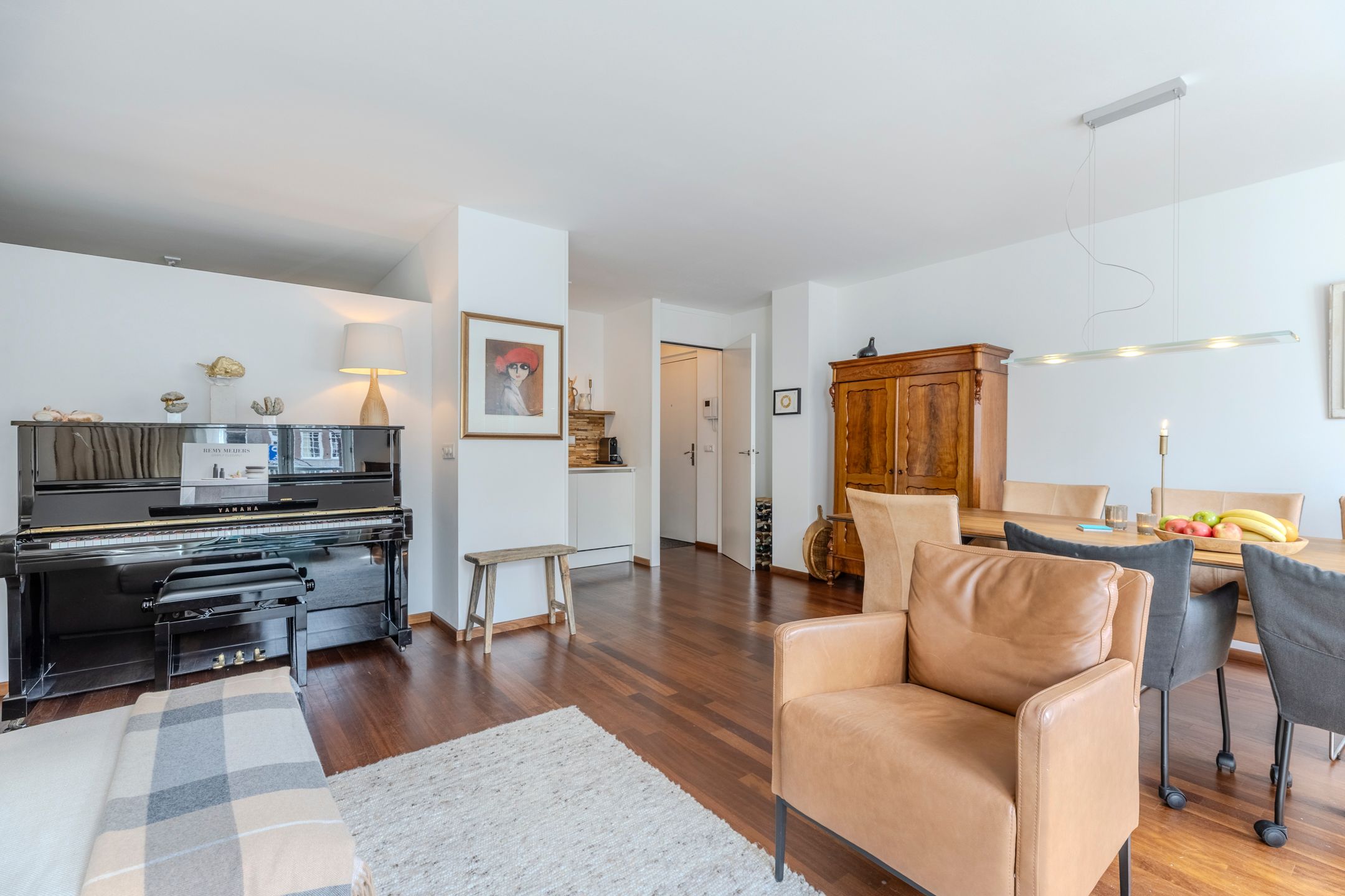 Charming Canal Apartment with Iconic Views in Amsterdam's Heart — 15