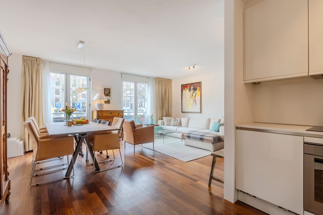 Charming Canal Apartment with Iconic Views in Amsterdam's Heart — 16