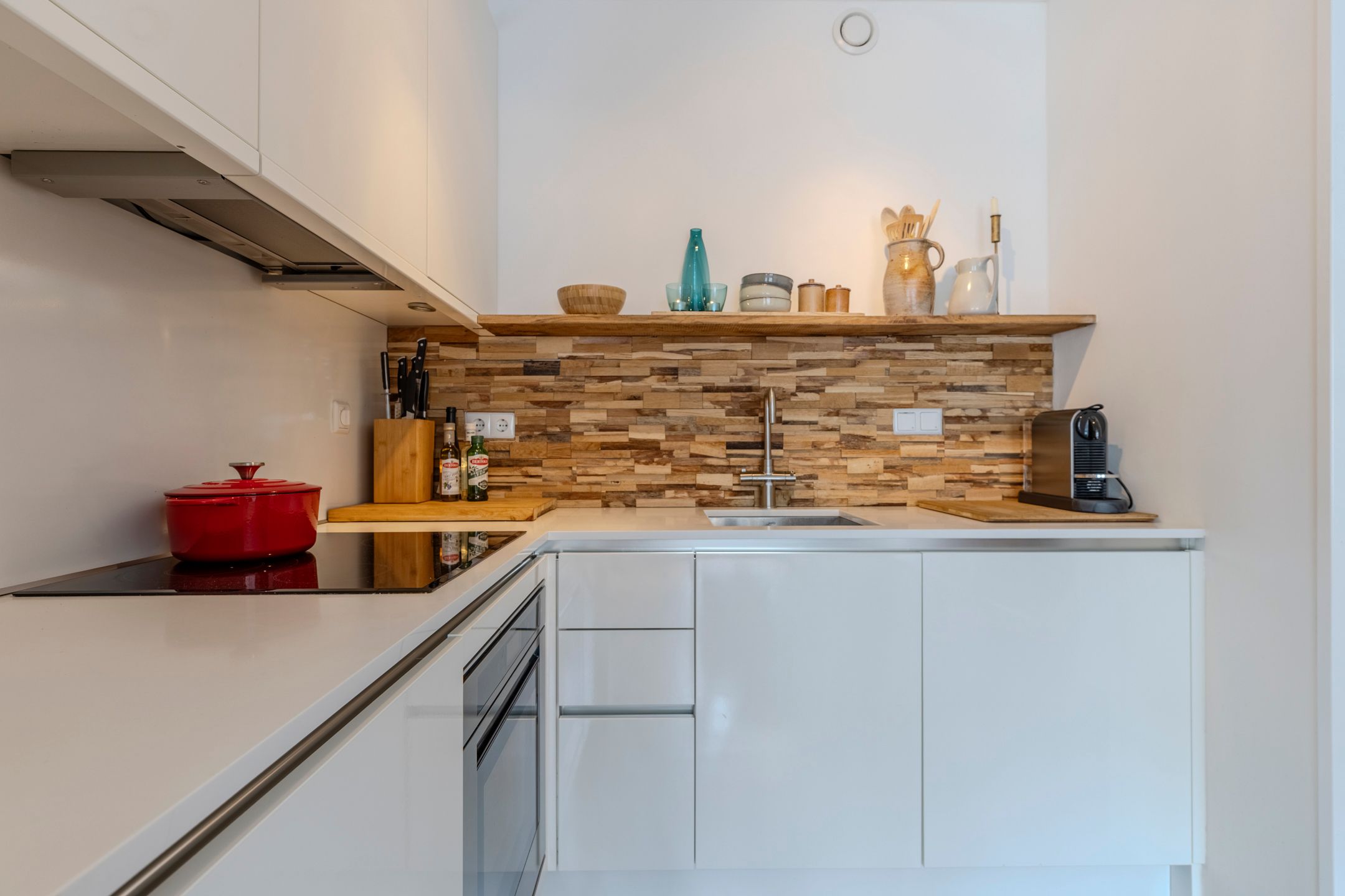 Charming Canal Apartment with Iconic Views in Amsterdam's Heart — 18