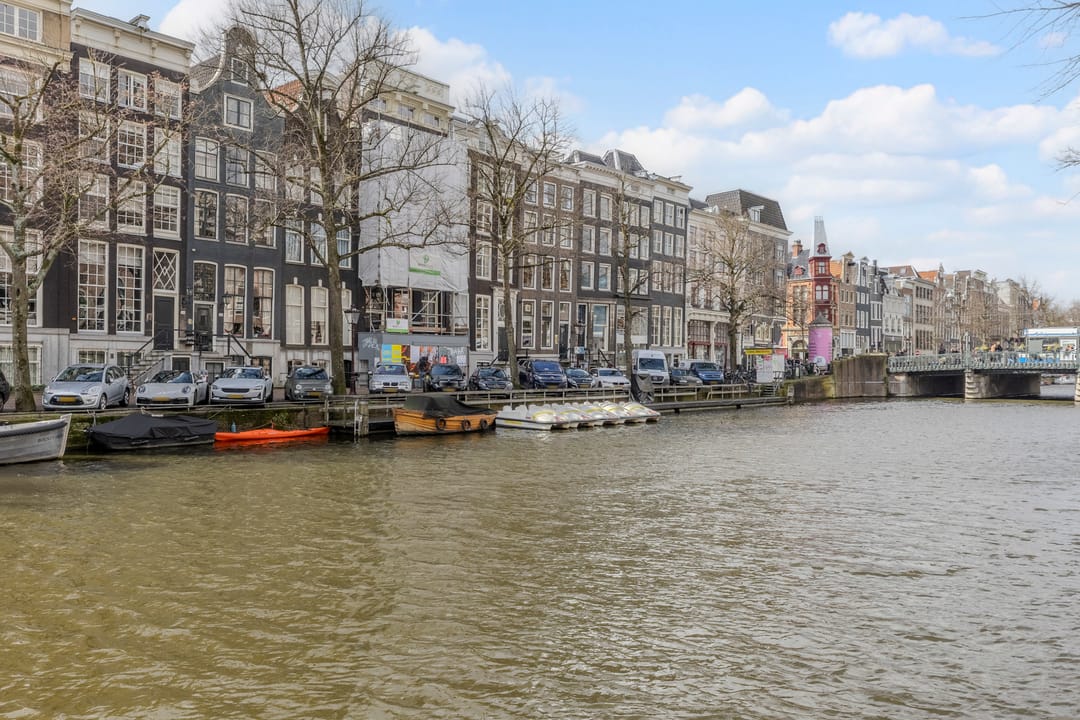 Charming Canal Apartment with Iconic Views in Amsterdam's Heart — 26