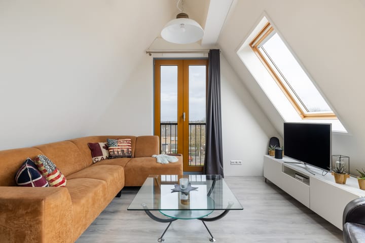 Foto 2 van Middenweg 9-T