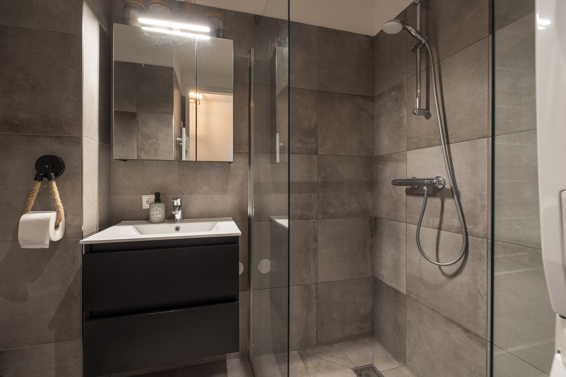 Modern and Light 2-Room Apartment Near Hillegom Station with Energy Label A — 12