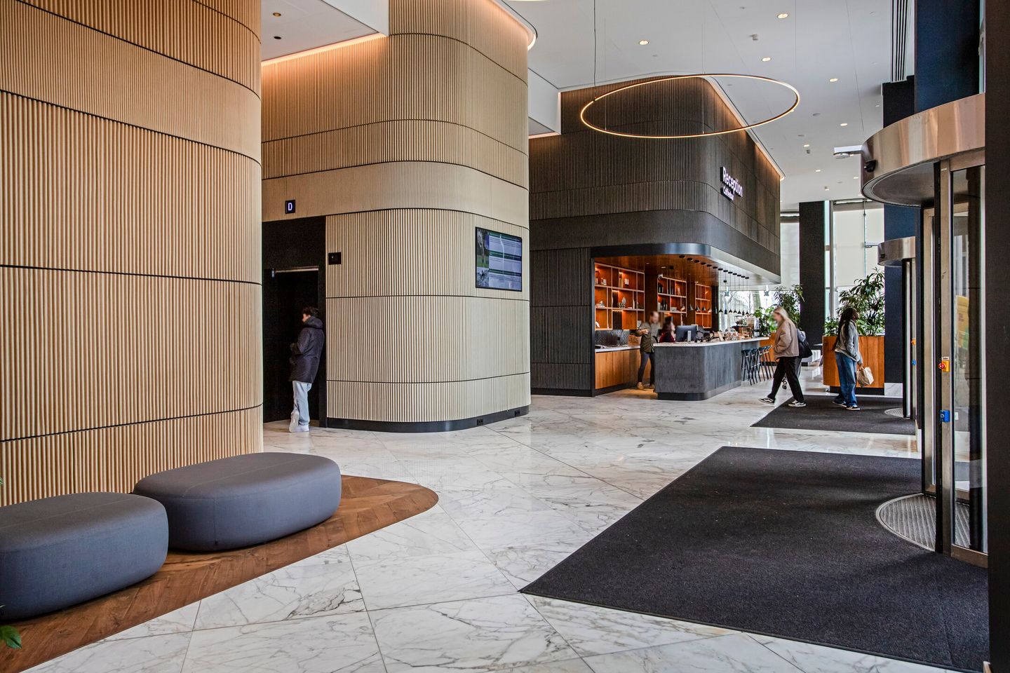 Bekijk foto 5 van Blaak 555