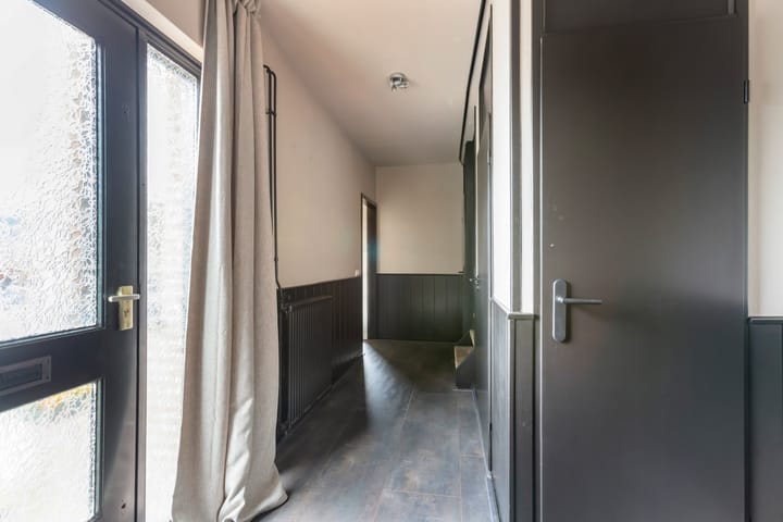 Photo 4 of Van Hogendorpstraat 11