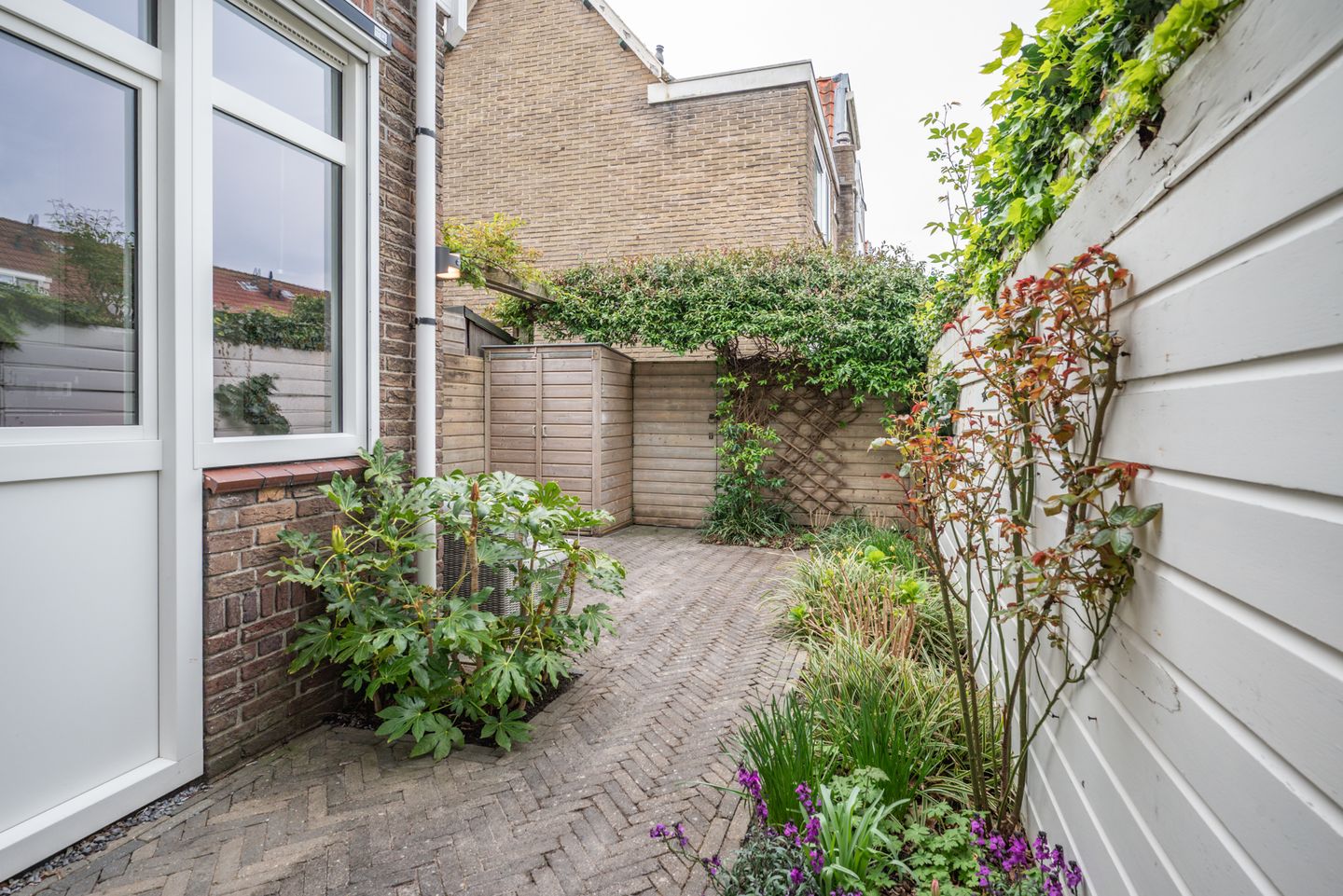 Charming 1940s family home with sunny roof terrace in Leiden — 20