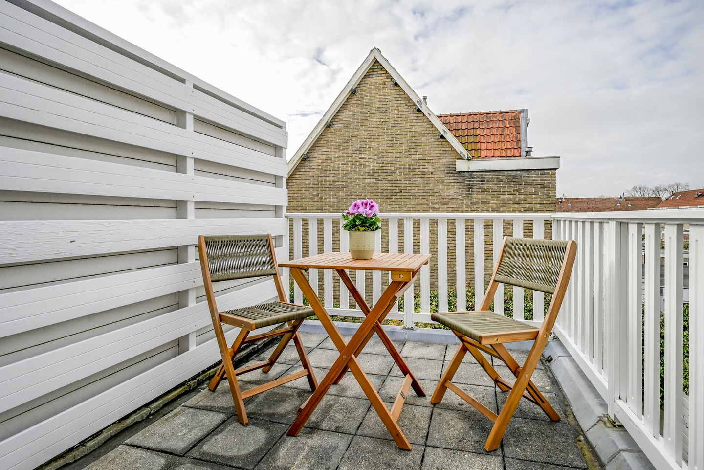Charming 1940s family home with sunny roof terrace in Leiden — 35