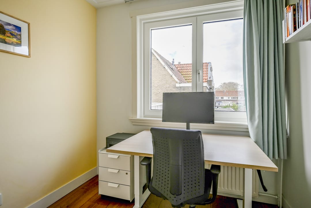 Charming 1940s family home with sunny roof terrace in Leiden — 38