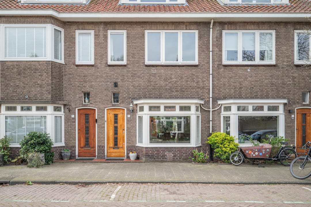 Charming 1940s family home with sunny roof terrace in Leiden — 47
