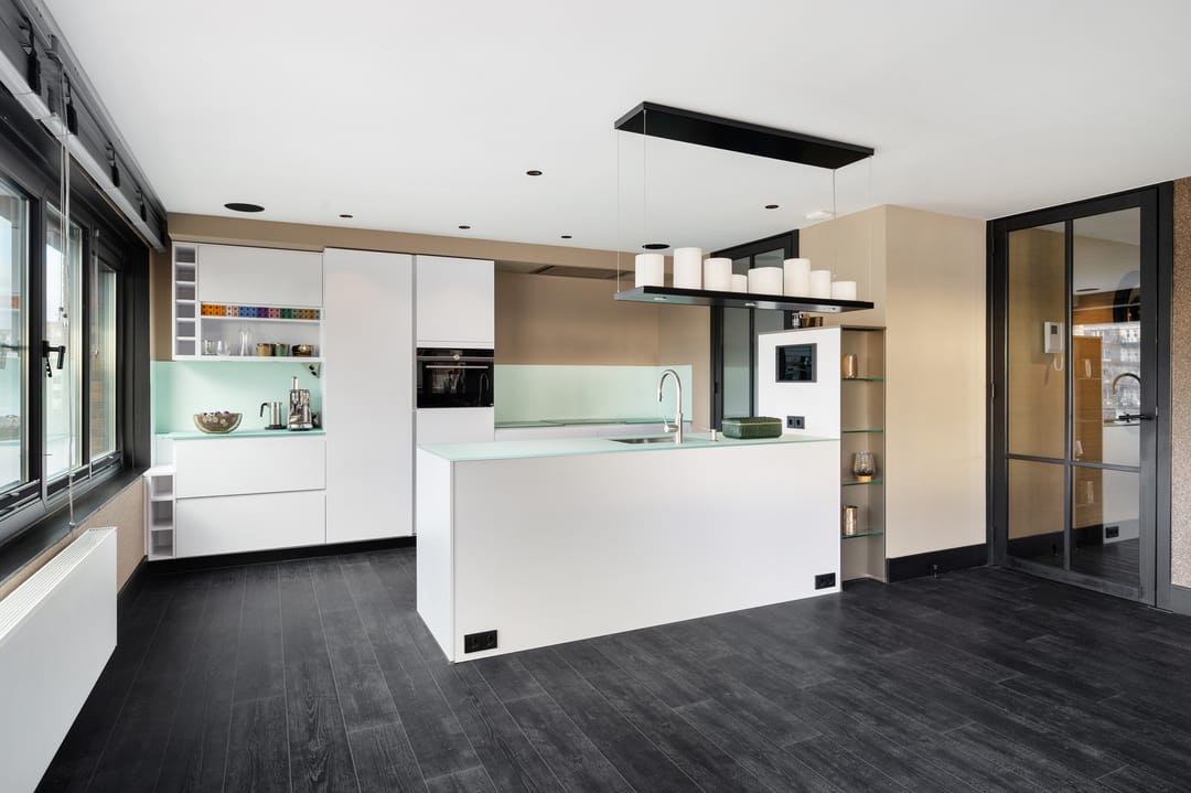 Turnkey luxury apartment with harbor views and smart home technology in Schiemond — 13