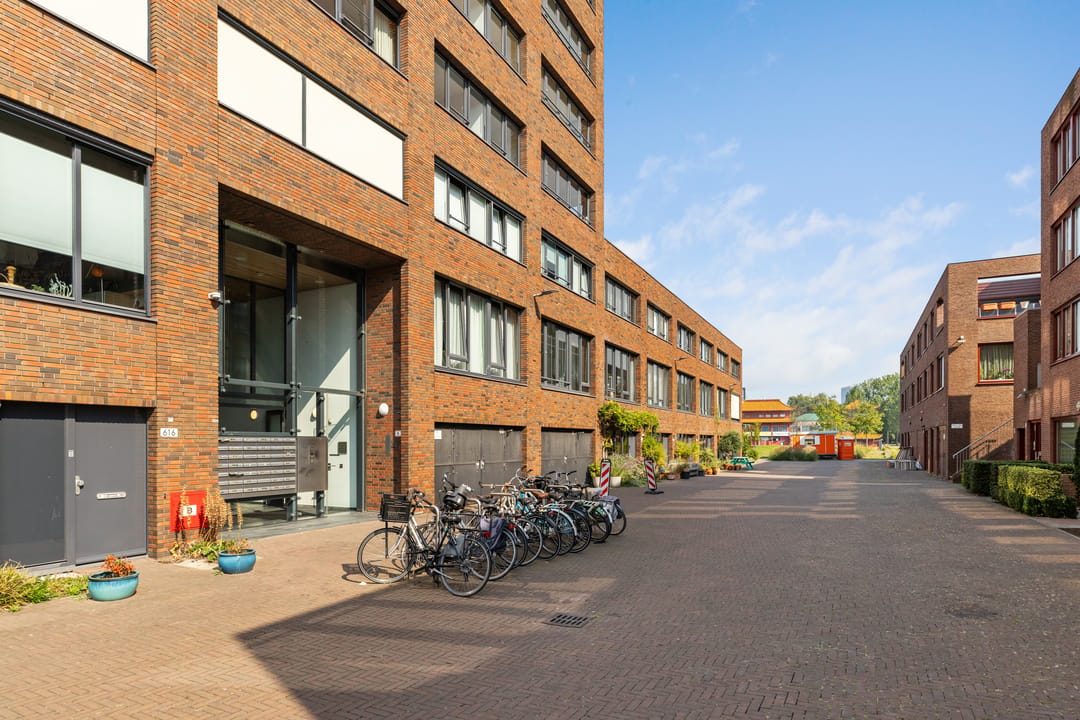 Turnkey luxury apartment with harbor views and smart home technology in Schiemond — 37