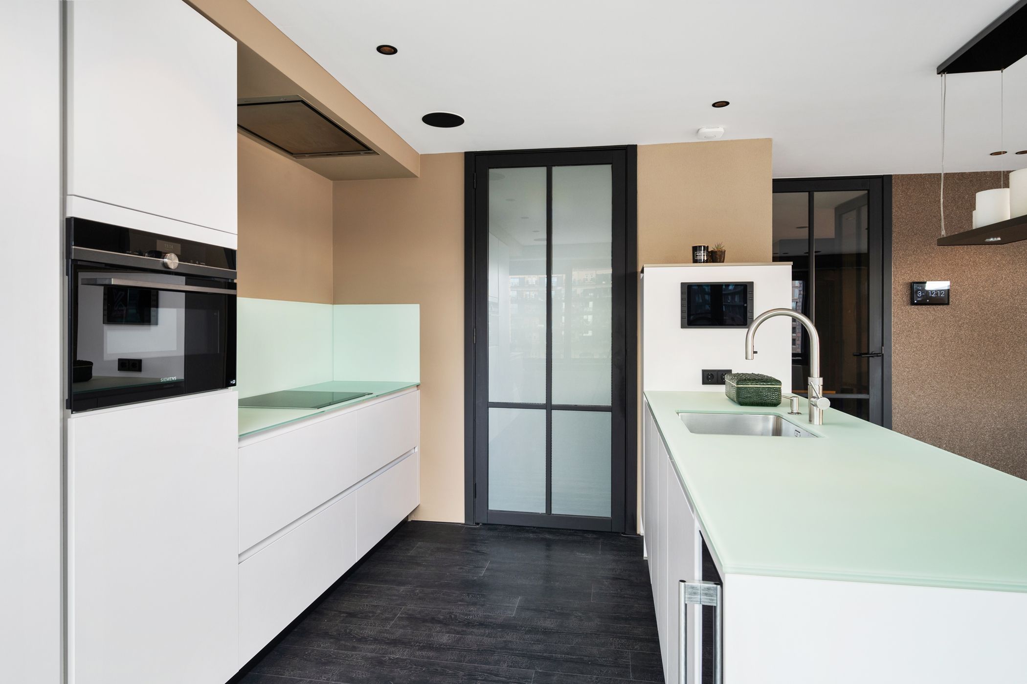 Turnkey luxury apartment with harbor views and smart home technology in Schiemond — 12