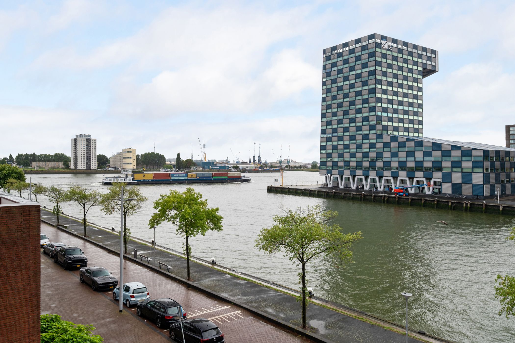 Turnkey luxury apartment with harbor views and smart home technology in Schiemond — 24