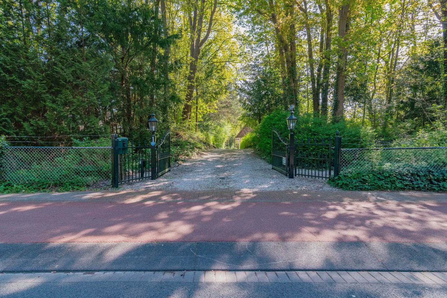 Foto 40 van Leeuwerikenlaan 1