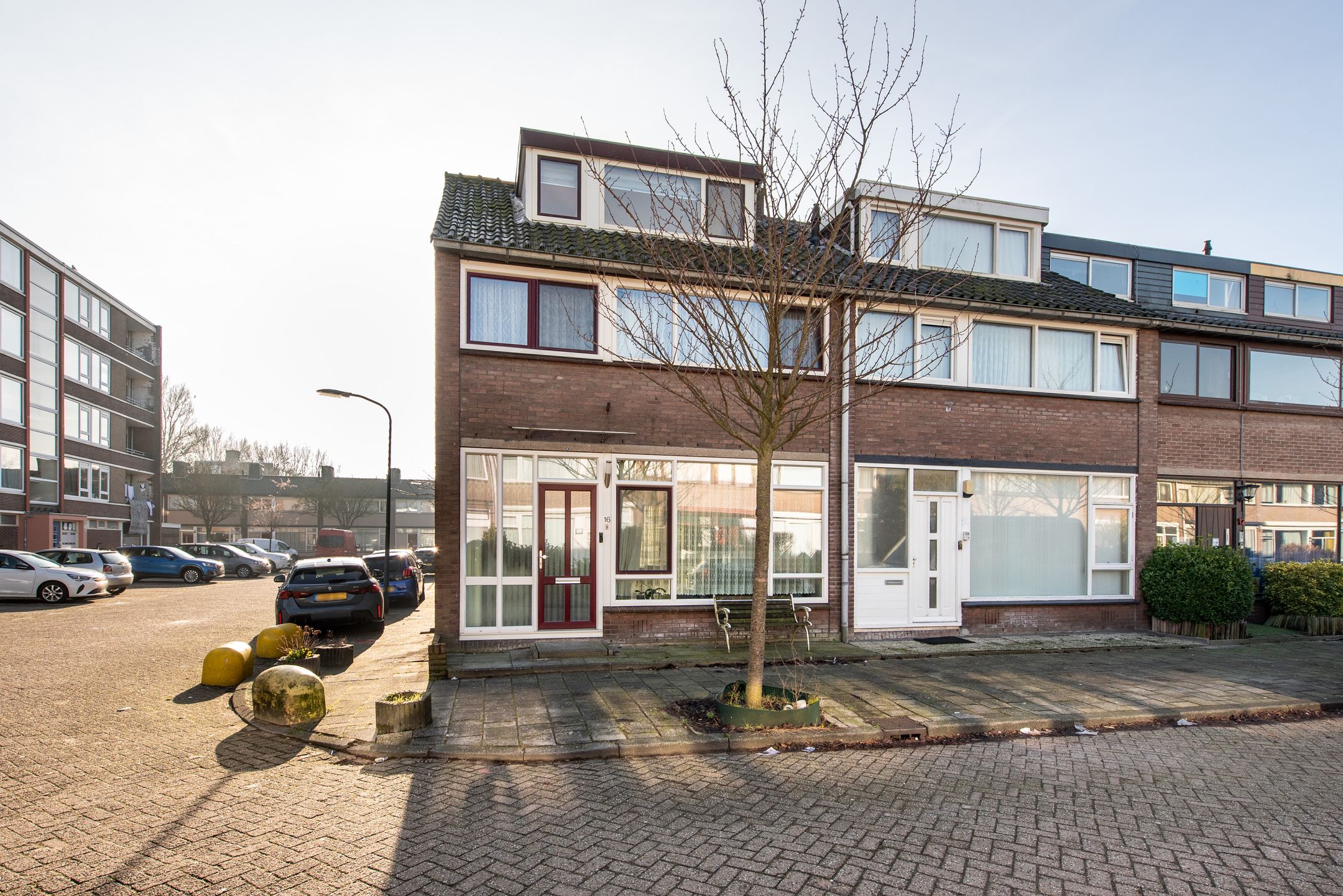 Spacious Family Home with Five Bedrooms and Sunny South-Facing Garden in Haarlem — 24