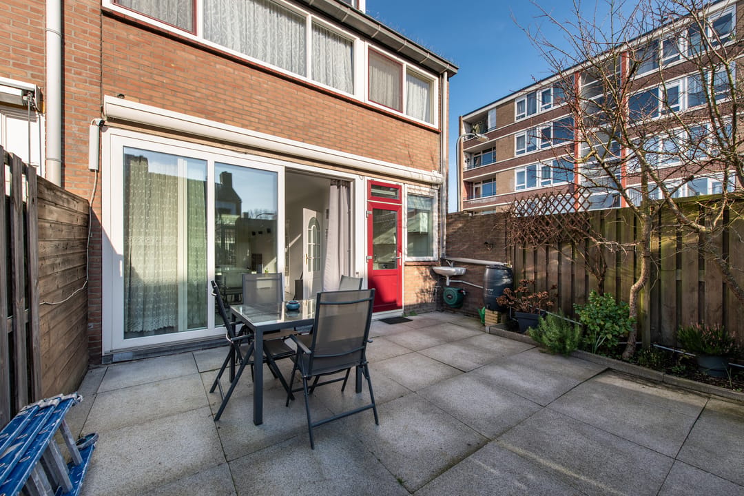 Spacious Family Home with Five Bedrooms and Sunny South-Facing Garden in Haarlem — 13