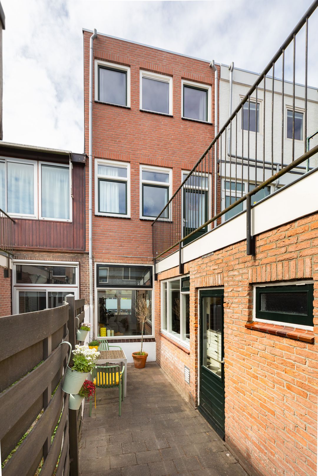 Charming renovated terraced house with 4 bedrooms near Leiden city centre — 23