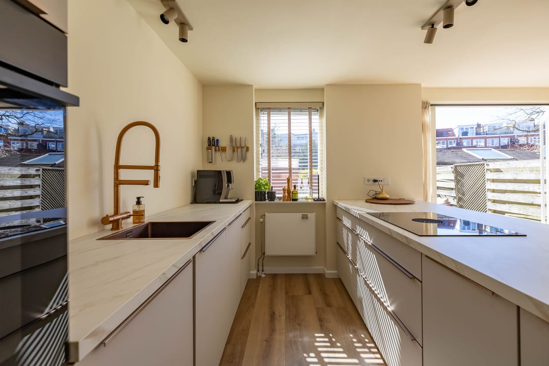 Modernized 1930s Ground Floor Apartment with Sunny Southwest Garden in Zeeheldenbuurt — 17