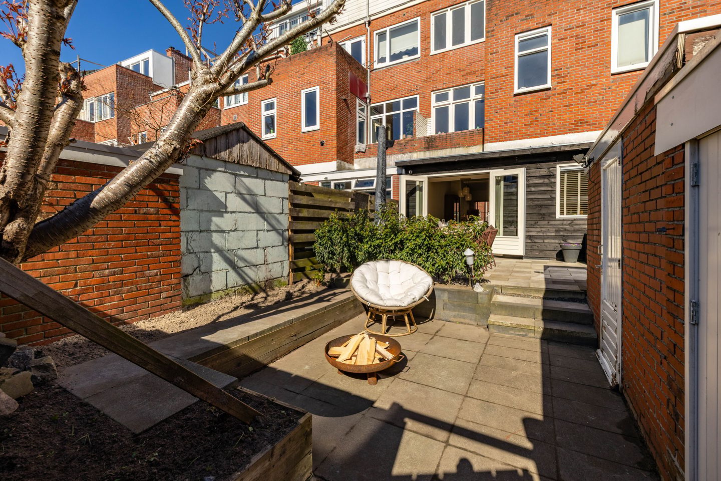Modernized 1930s Ground Floor Apartment with Sunny Southwest Garden in Zeeheldenbuurt — 25