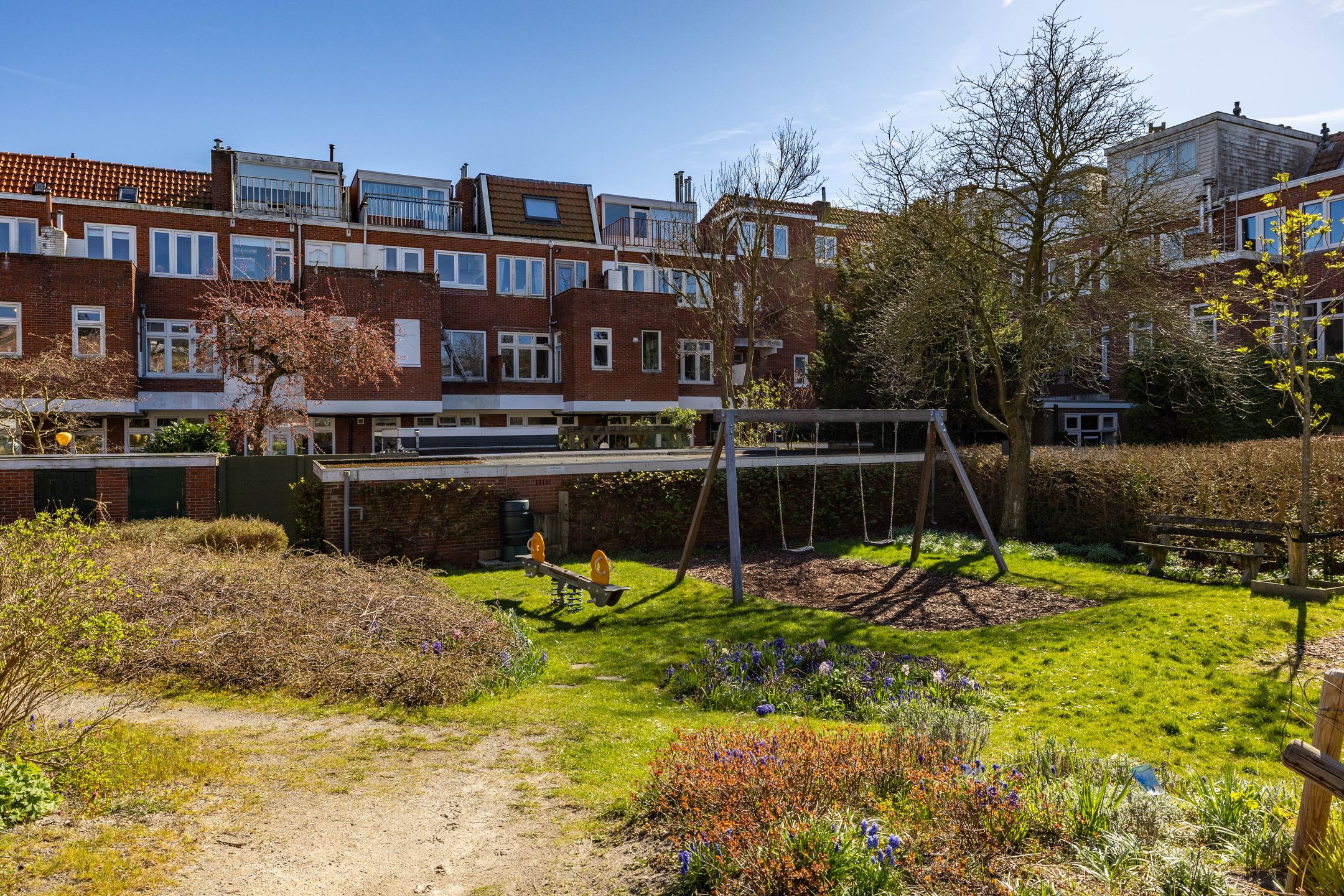 Modernized 1930s Ground Floor Apartment with Sunny Southwest Garden in Zeeheldenbuurt — 30