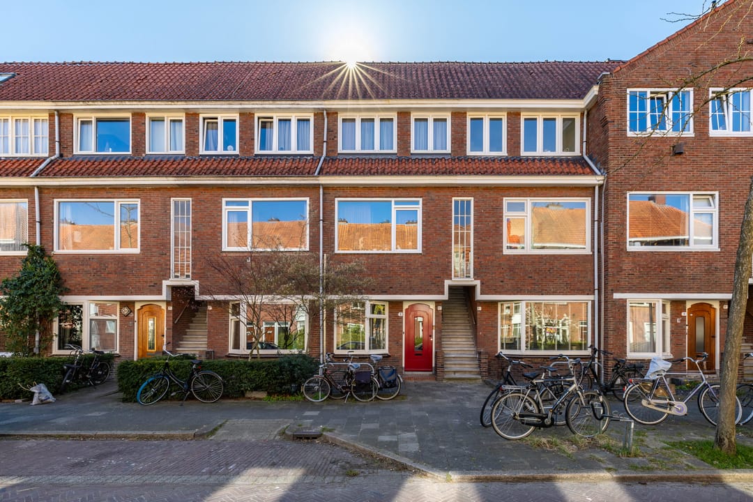 Modernized 1930s Ground Floor Apartment with Sunny Southwest Garden in Zeeheldenbuurt — 43
